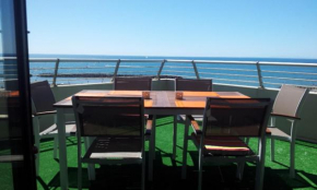 appartement 58 m 2 en 1 ere ligne ,vue mer panoramique ,2 terrasses dont une couverte résidence le Sunset